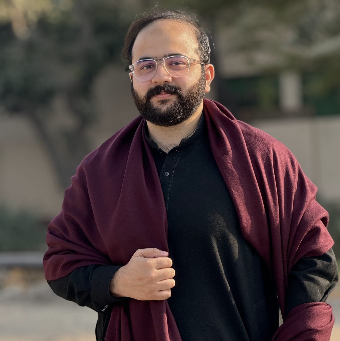 Man wearing clear Ainvue frames outdoors